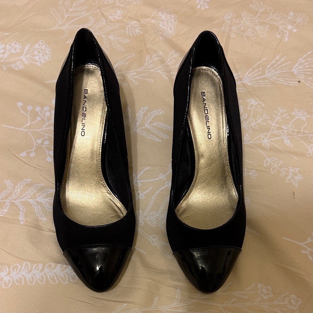 Bandolino Black Heels with Shiny Cap Toe